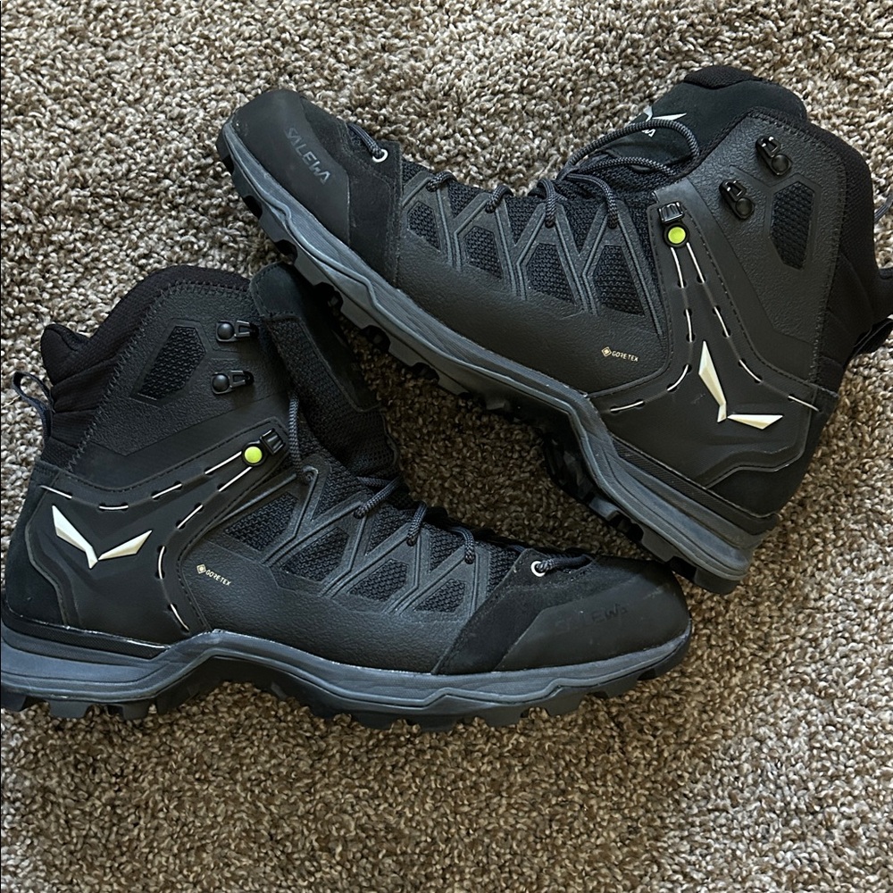 Men's Salewa Mountain Trainer Lite Mid GTX Boots. US 11.5